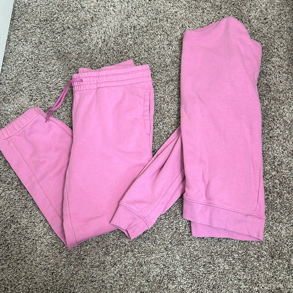 Kids pink sweatsuit